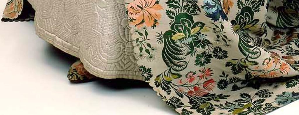 Detail of the shoes and wedding dress.